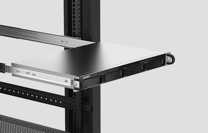 QNAP-TS-435XeU-4G-3.jpg (700×450)